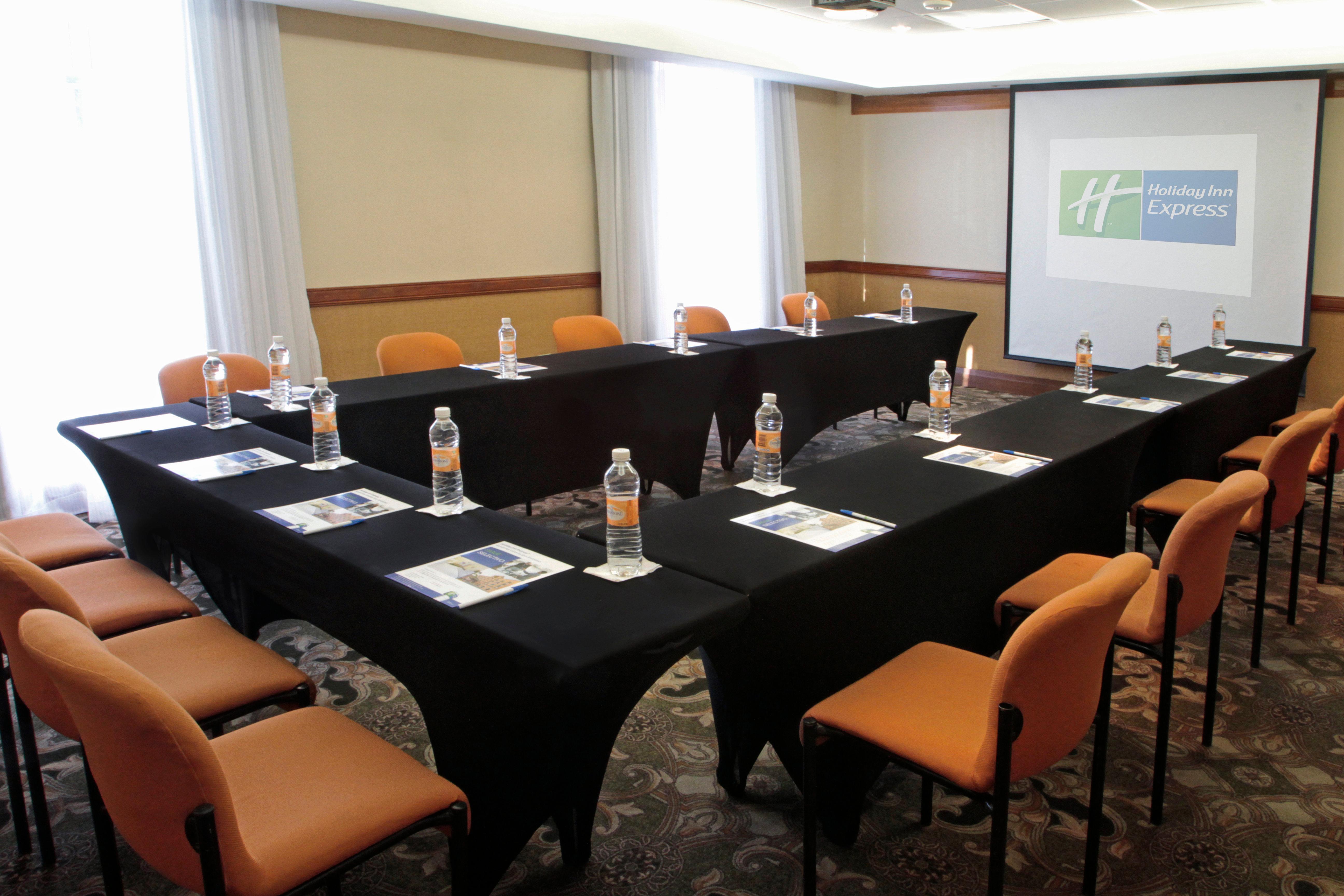Holiday Inn Express Monterrey Galerias-San Jeronimo By Ihg Exterior foto